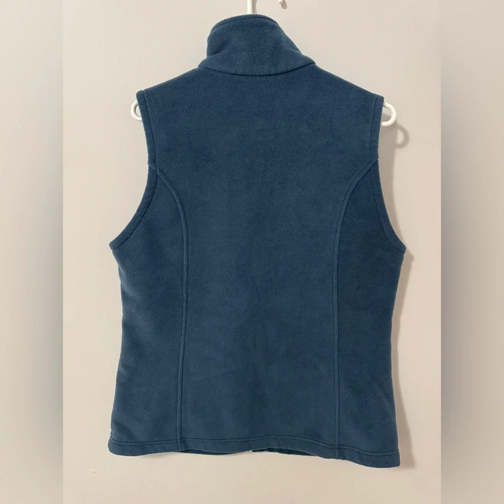 Columbia Navy Fleece Vest, Beautiful Color in Perfect Condition - Picture 2 of 3